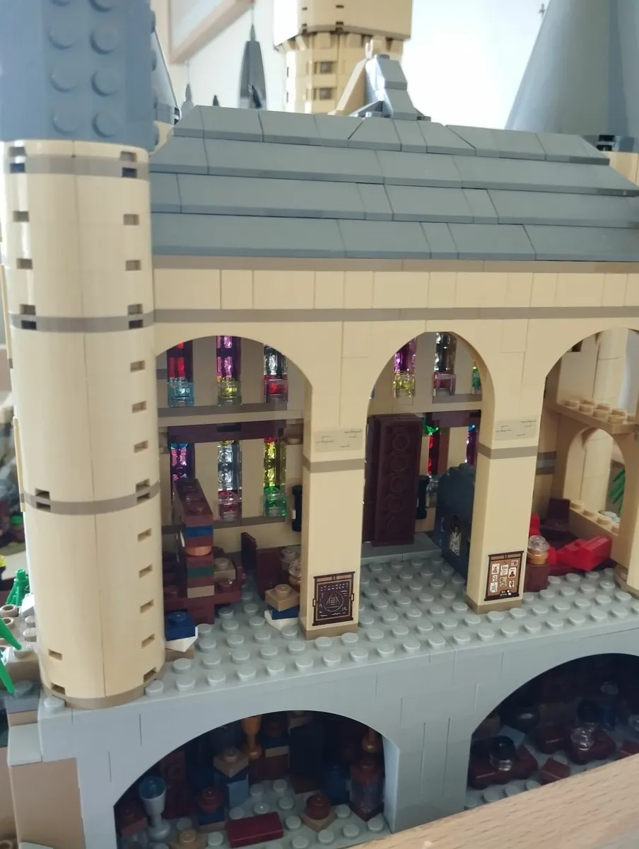 Complete LEGO Harry Potter Hogwarts Castle Set 710 - Image 2