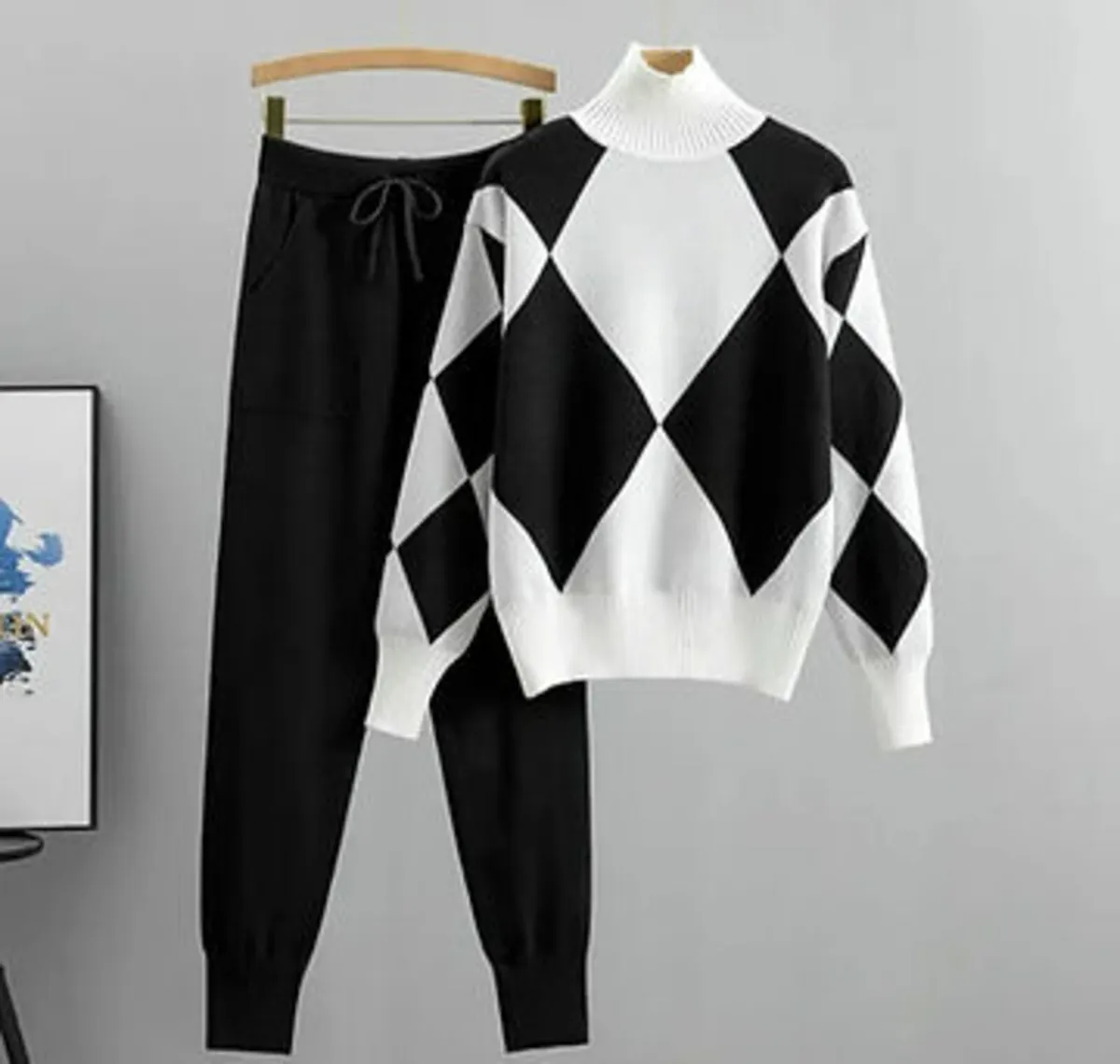 Women's outfit - Image 1