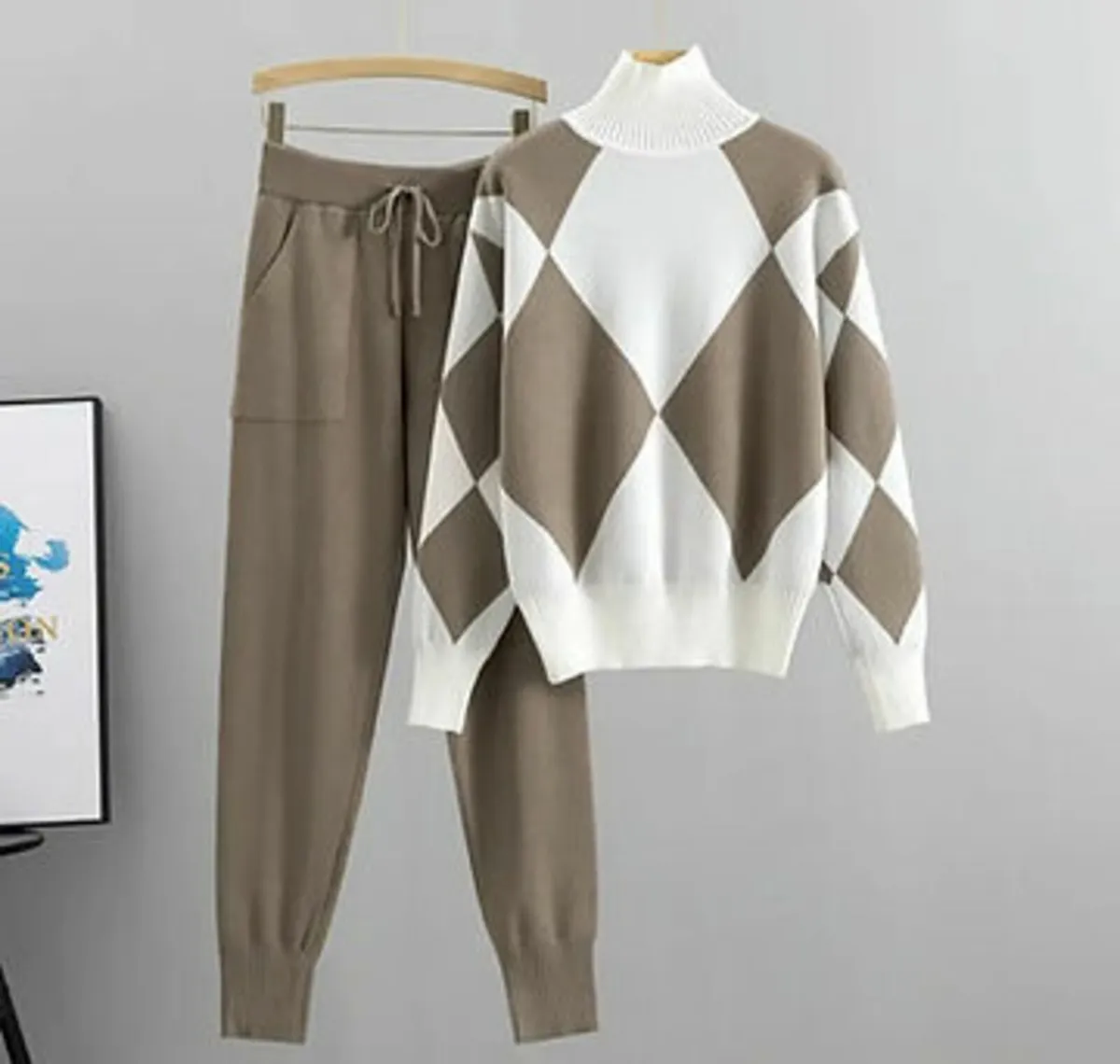 Women's outfit - Image 2