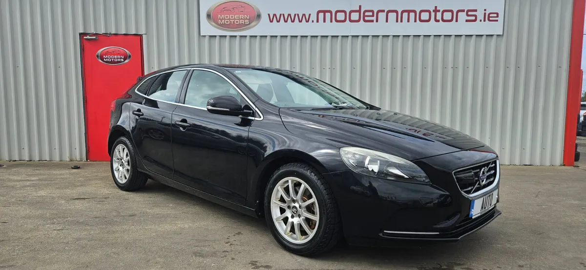 volvo v40 auto 1.6t se petrol low kms - Image 2