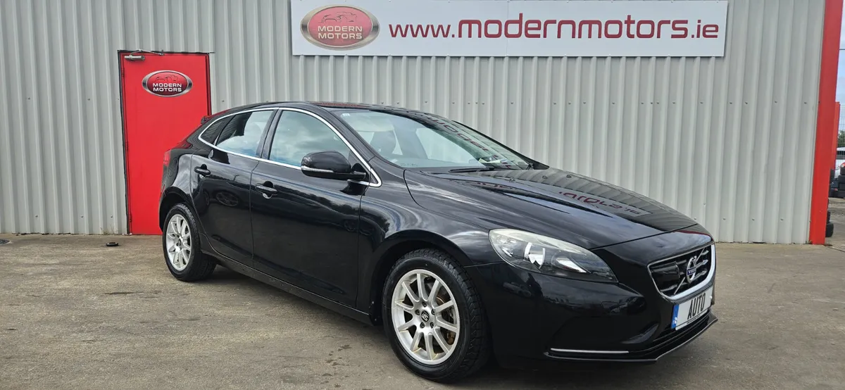 volvo v40 auto 1.6t se petrol low kms - Image 3