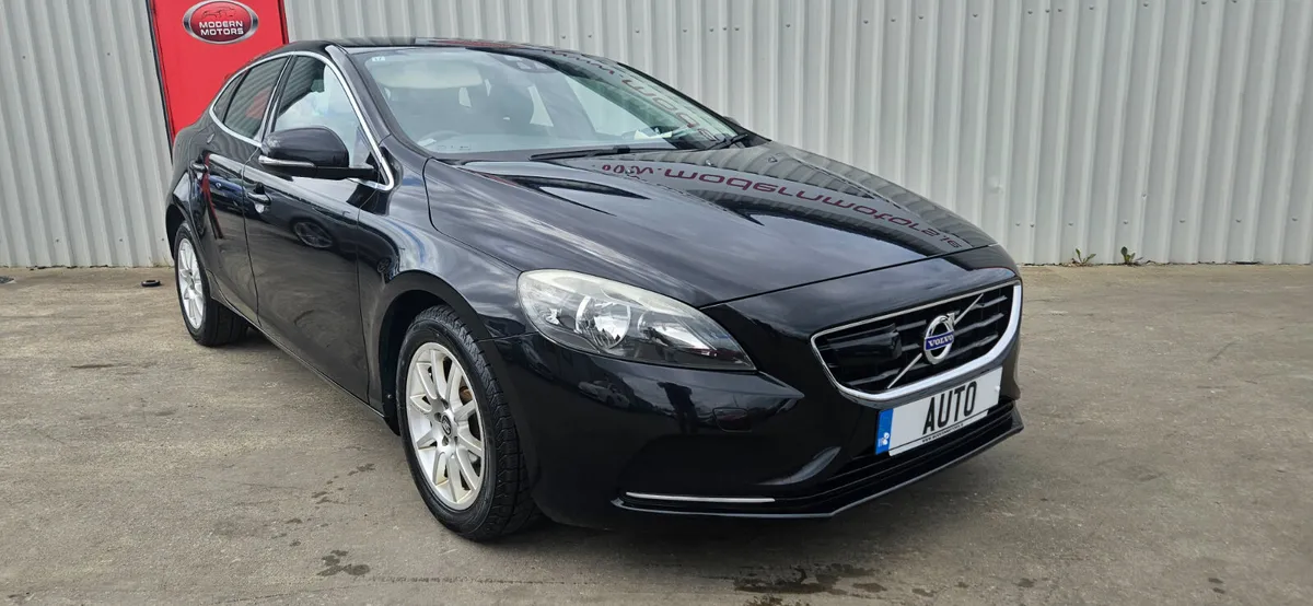 volvo v40 auto 1.6t se petrol low kms - Image 4