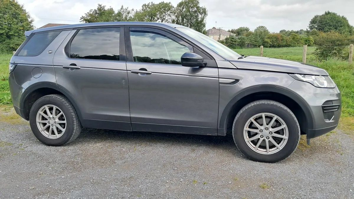 Land Rover Discovery Sport 2015 - Image 2