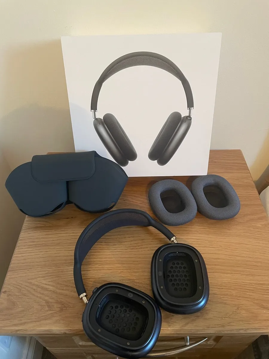 Apple AirPods Max USB-C Blue - Warranty included! - Image 2