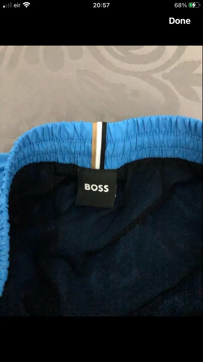 Mens Hugo Boss shorts size S €25 - Image 4