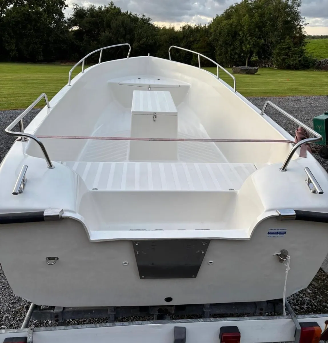 Fiberglass boat - Image 4