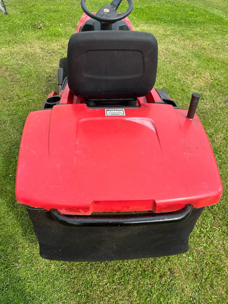 Castle Garden XDC 140 ride on lawnmower - Image 4