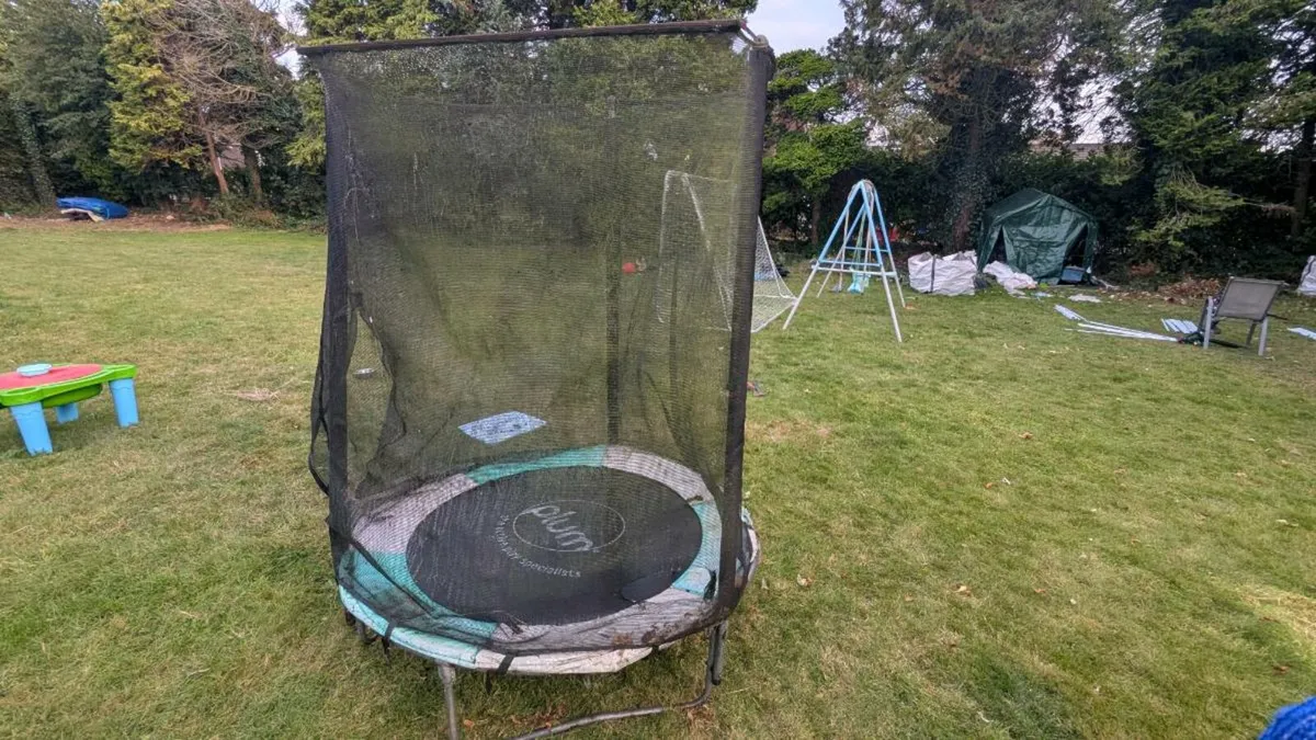 2 x Trampolines (10ft and 4.5ft) - Image 3