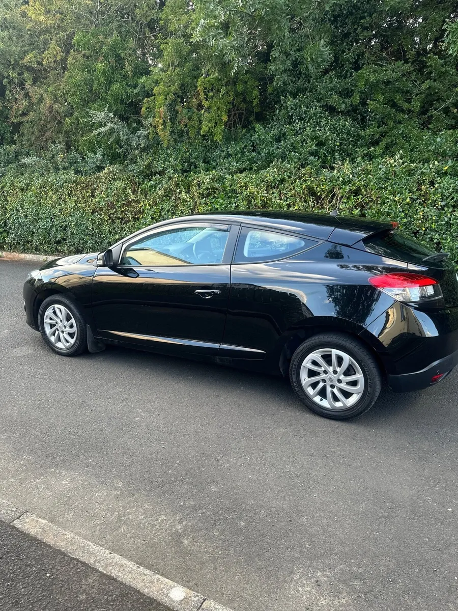 Renault Megane 2014 Coupe - Image 2