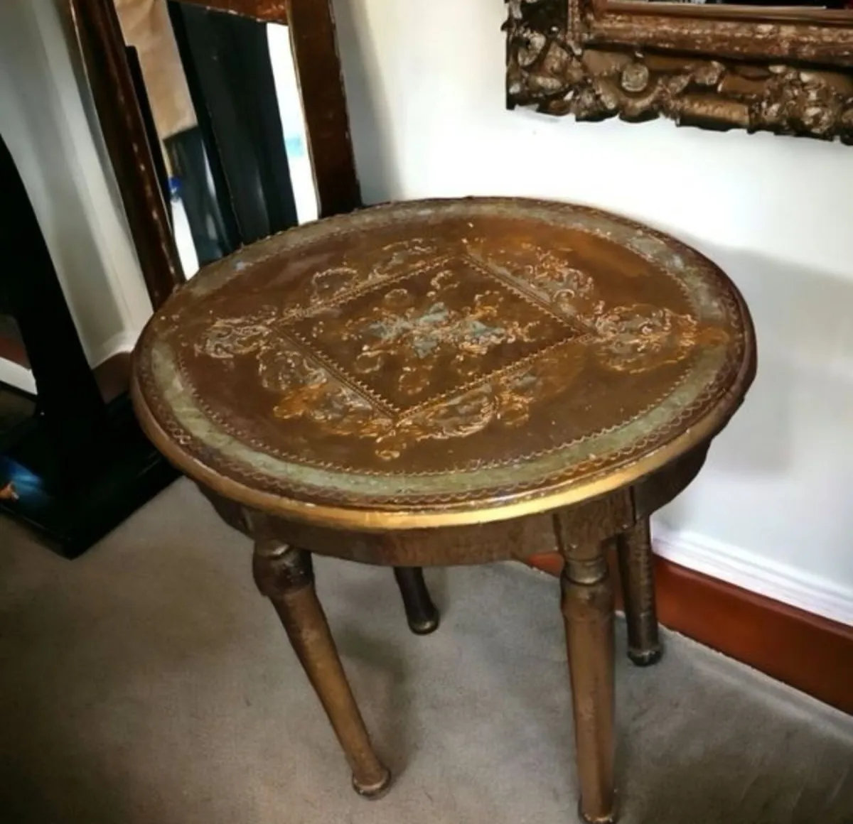 Small vintage Florentine table Italy - Image 1