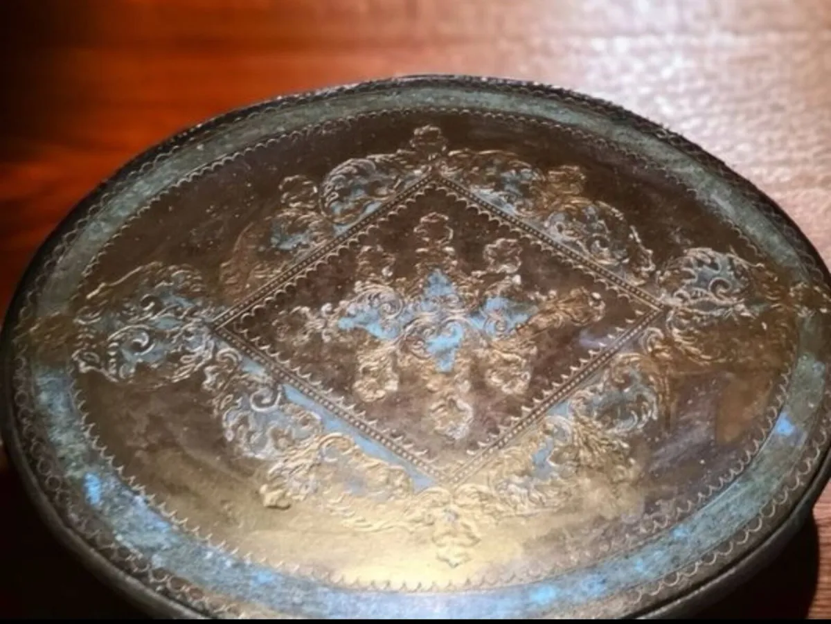 Small vintage Florentine table Italy - Image 2