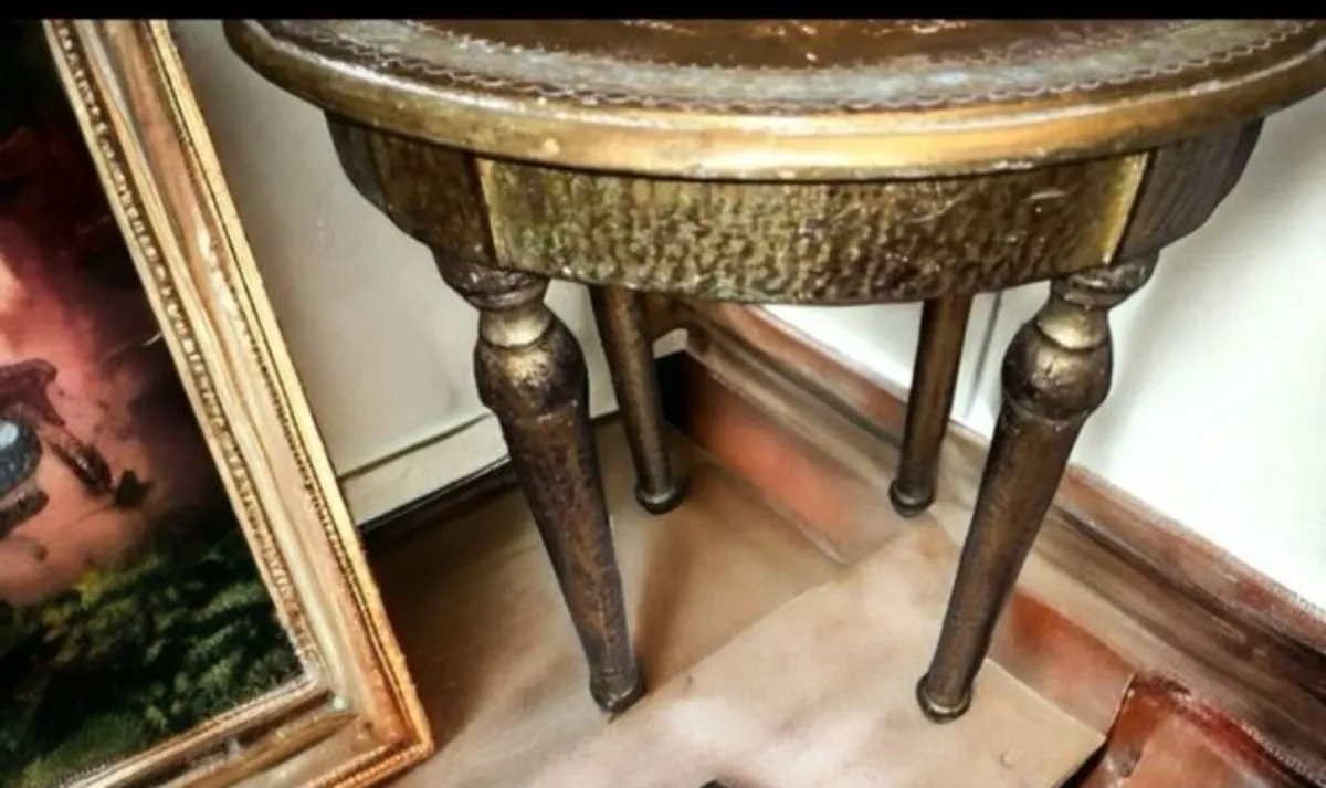 Small vintage Florentine table Italy - Image 3