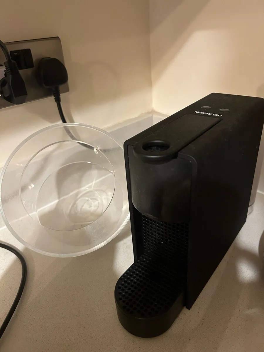 Nespresso Essence Mini + Holder
