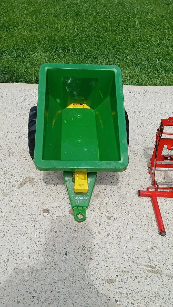 Rolly fertiliser spreader - Image 1