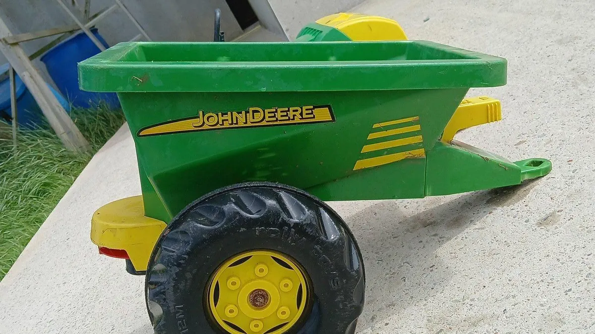 Rolly fertiliser spreader - Image 2