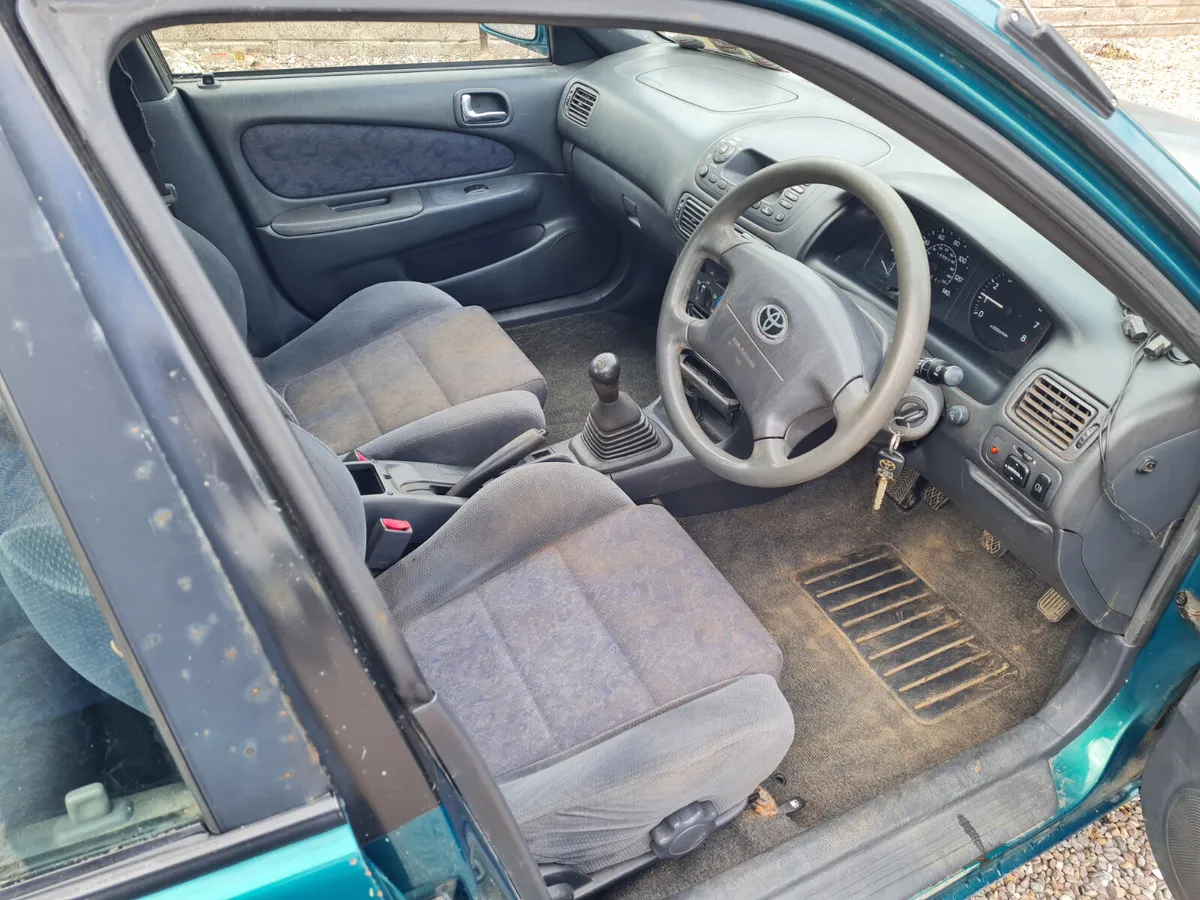 Toyota Corolla 00 - Image 2