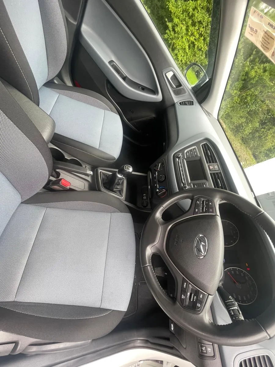 Hyundai i20 - Image 2