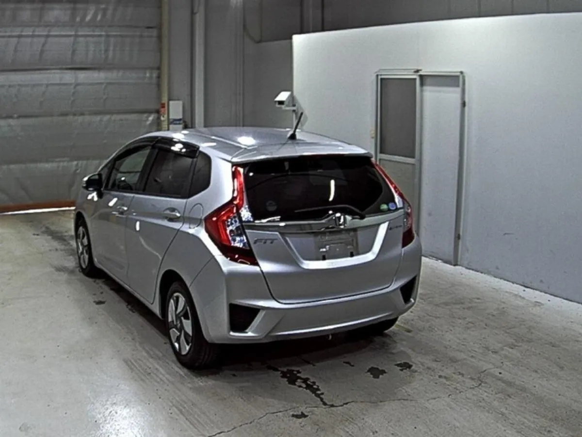 Honda Fit 1.5 Hybrid Auto - Image 2