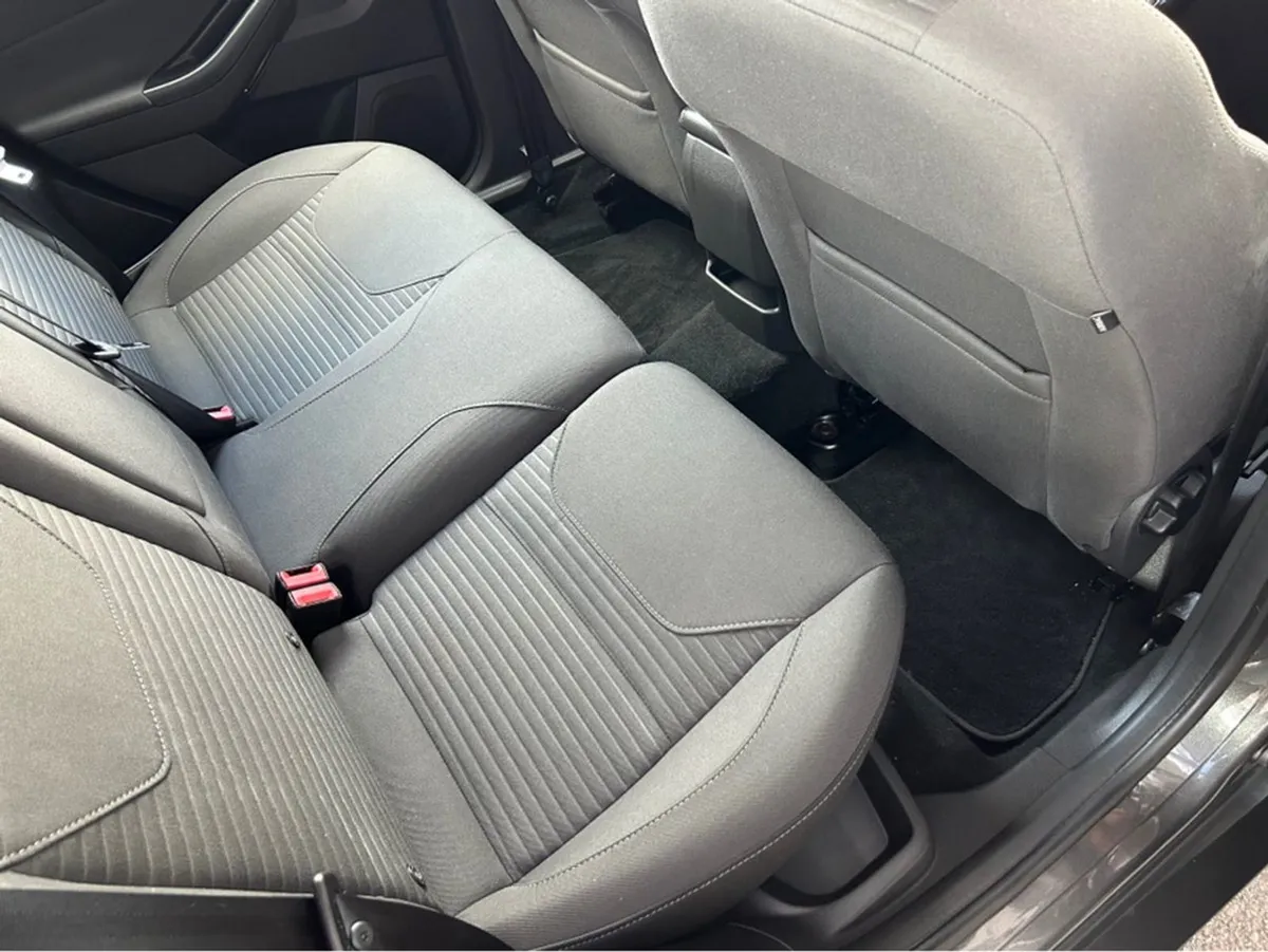 Ford Focus Titanium 1.0 125PS 6speed 4DR - Image 3