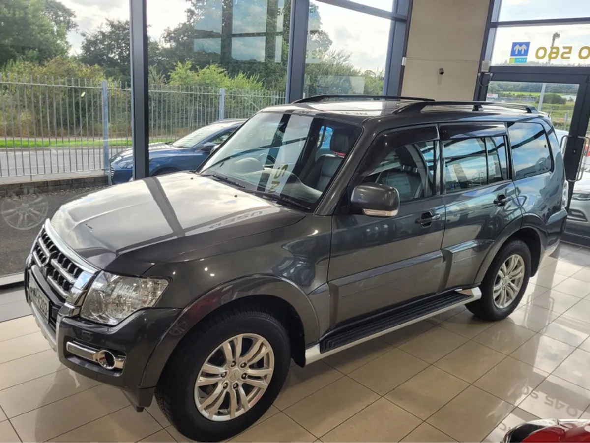 Mitsubishi Pajero 5 Seater Business - Image 1
