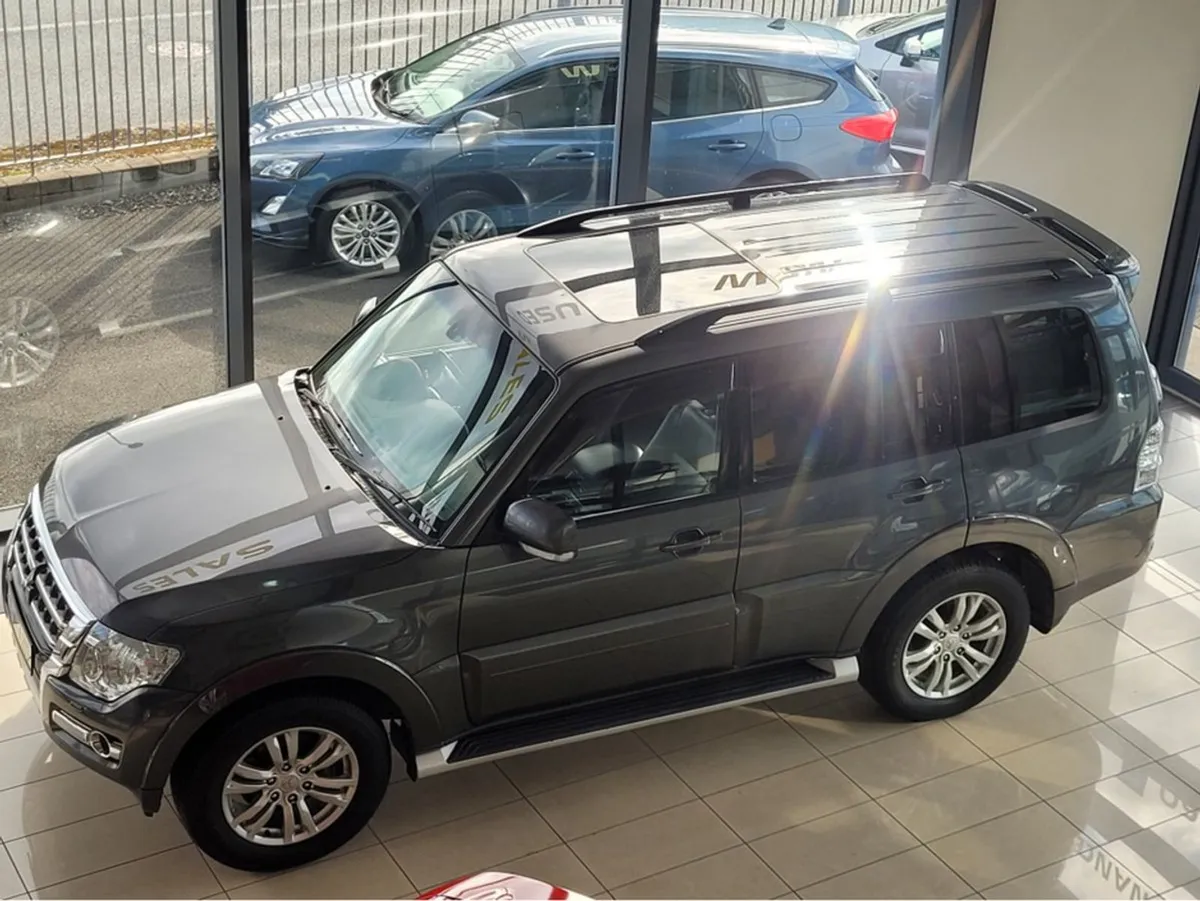Mitsubishi Pajero 5 Seater Business - Image 3