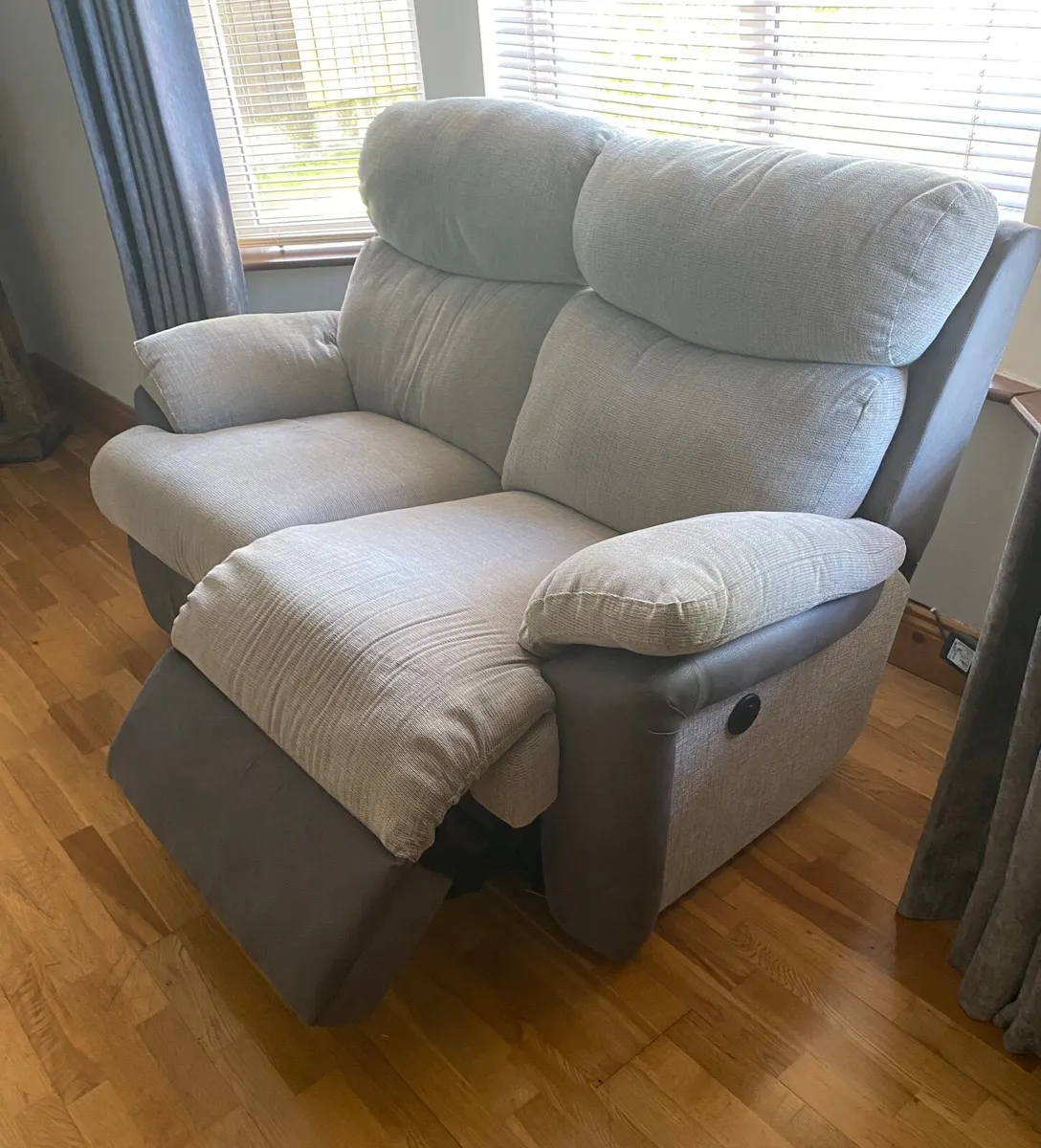 Recliner couches - Image 1