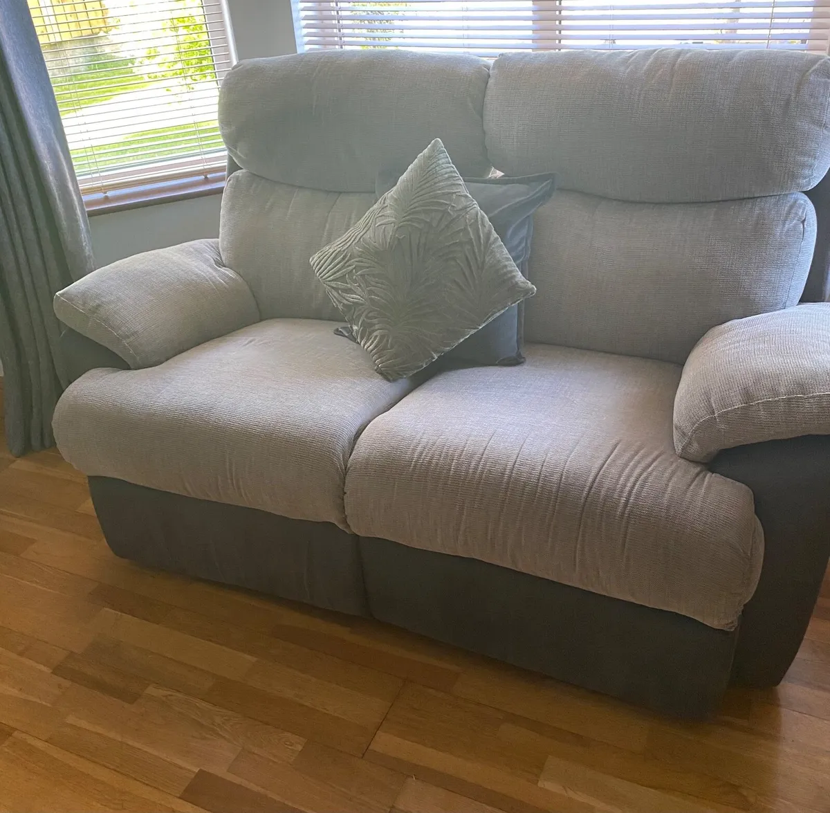 Recliner couches - Image 2