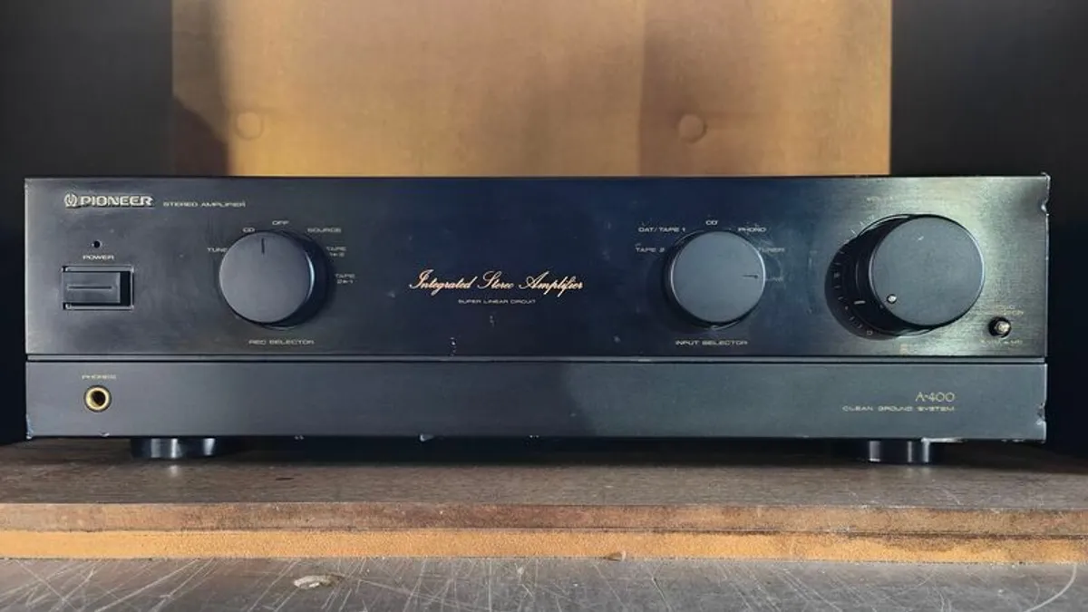 Pioneer A-400 with speakers - Image 2