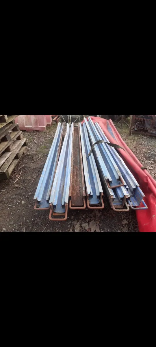 Rockface panels and h post moulds - Image 2