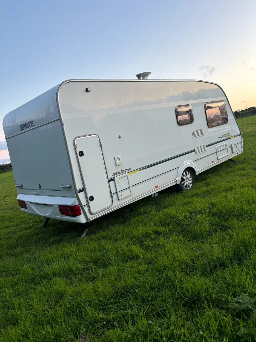 6 berth family Caravan - Image 4