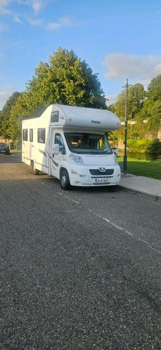 Campers. Peugeot 6. Berth - Image 2