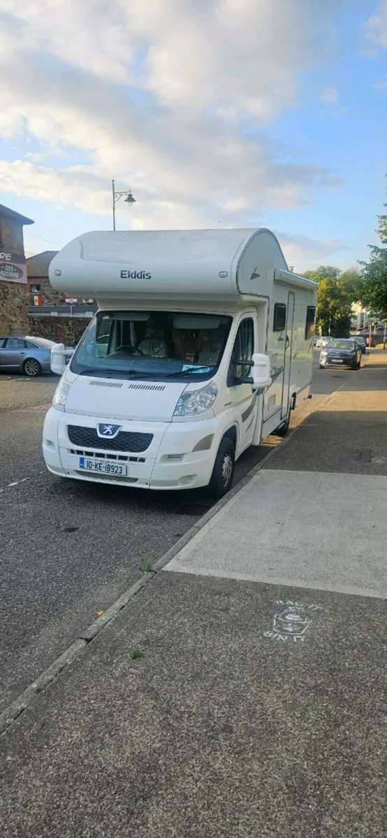 Campers. Peugeot 6. Berth - Image 3
