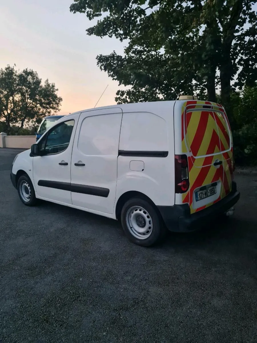 PEUGEOT PARTNER  2017 Taxed & Tested, 1 Owner - Image 4