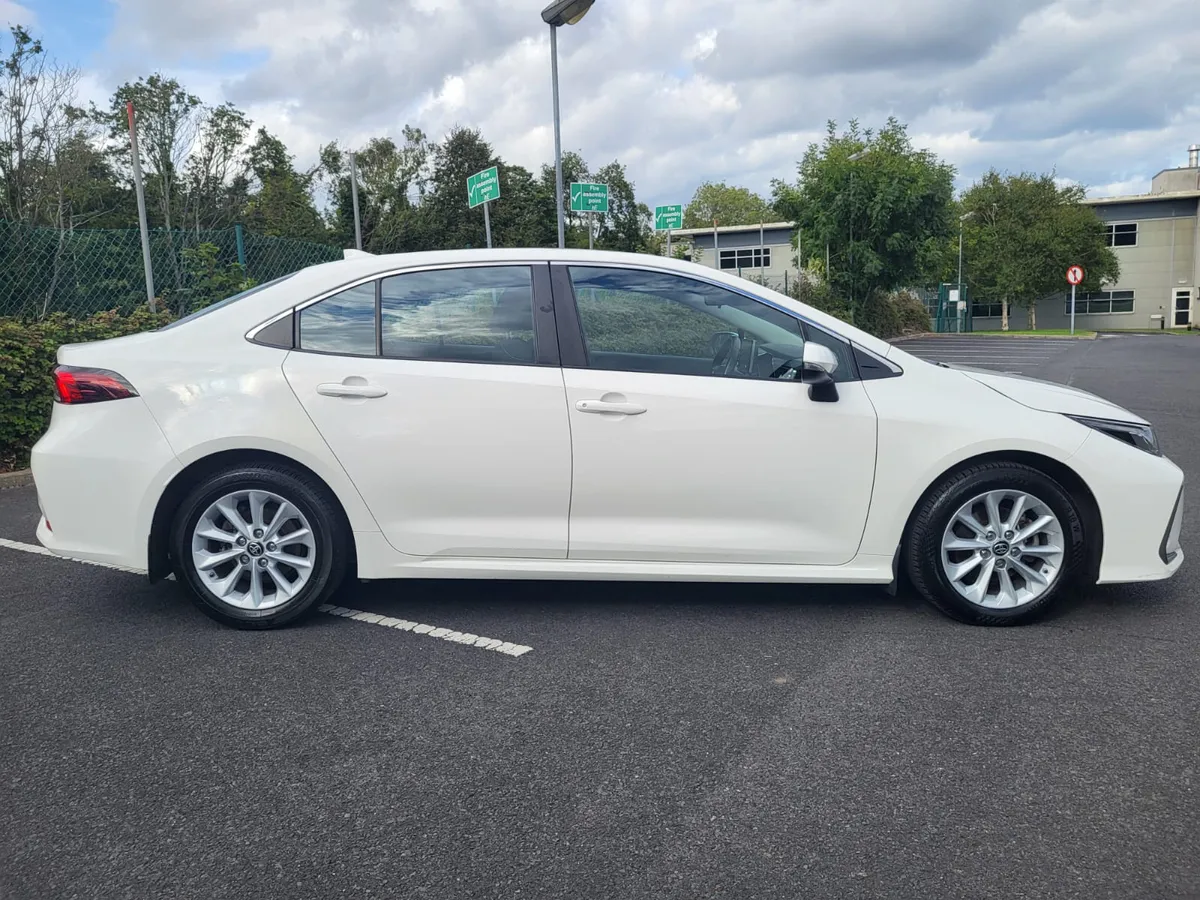 2022 TOYOTA COROLLA 1.8 LUNA HYBRID AUTOMATIC - Image 2