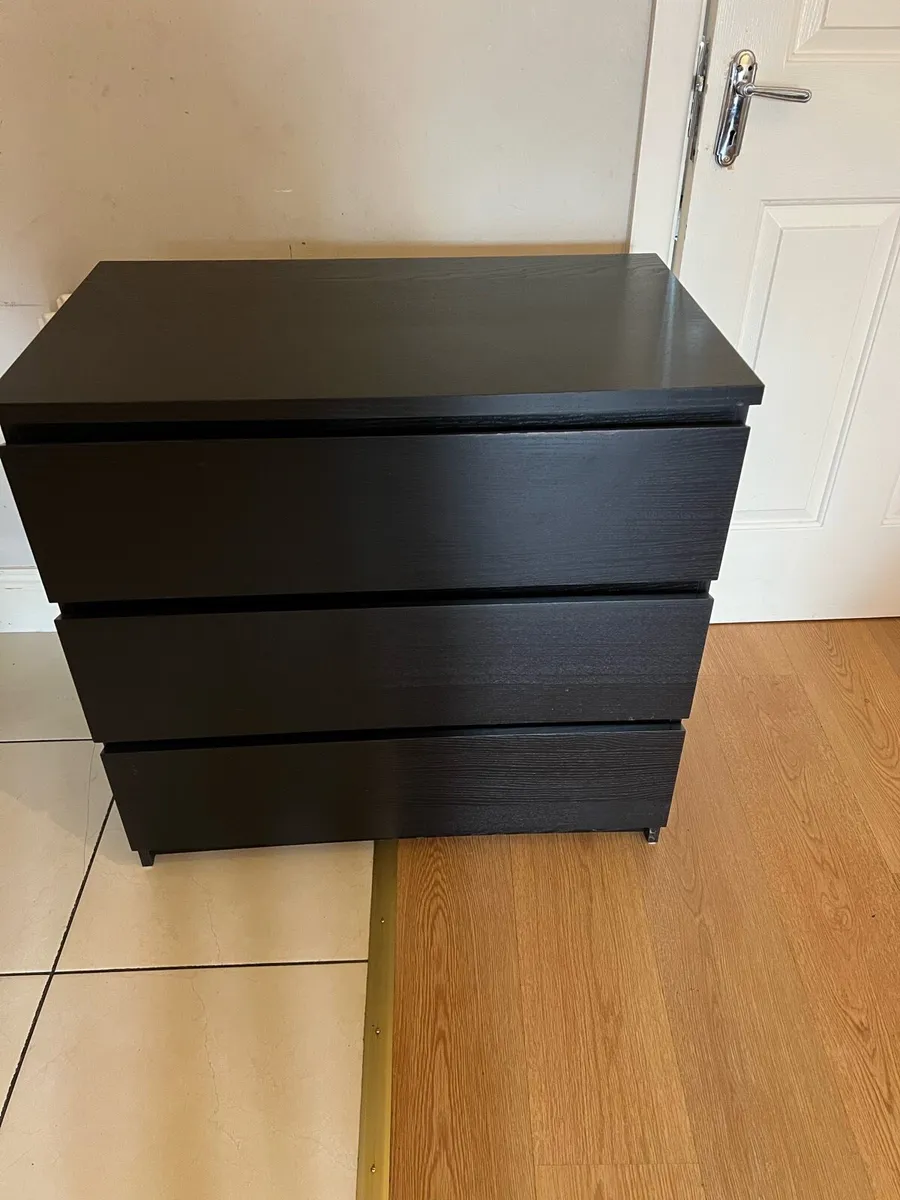 Chest of drawer - Image 1