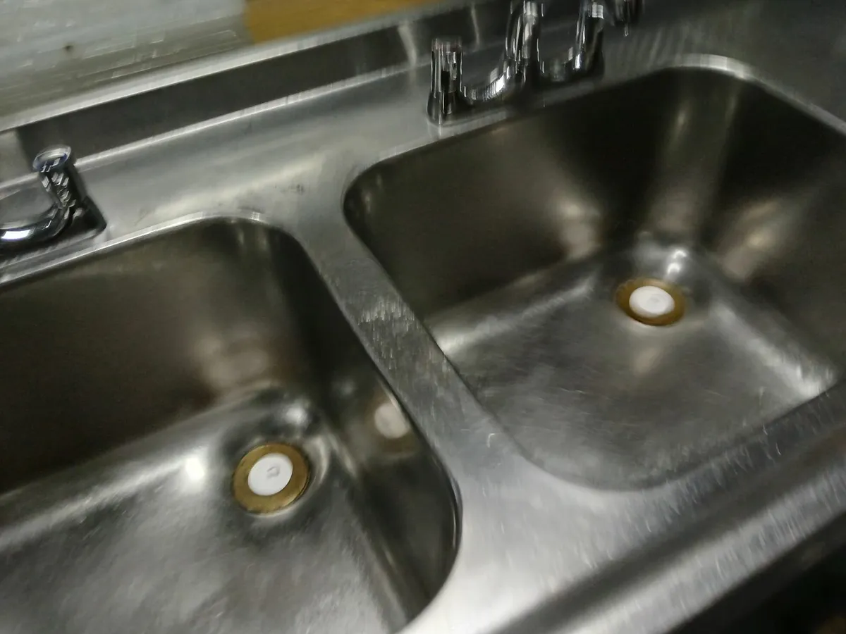 Stainless steel cabbinet double sink unit complete - Image 1