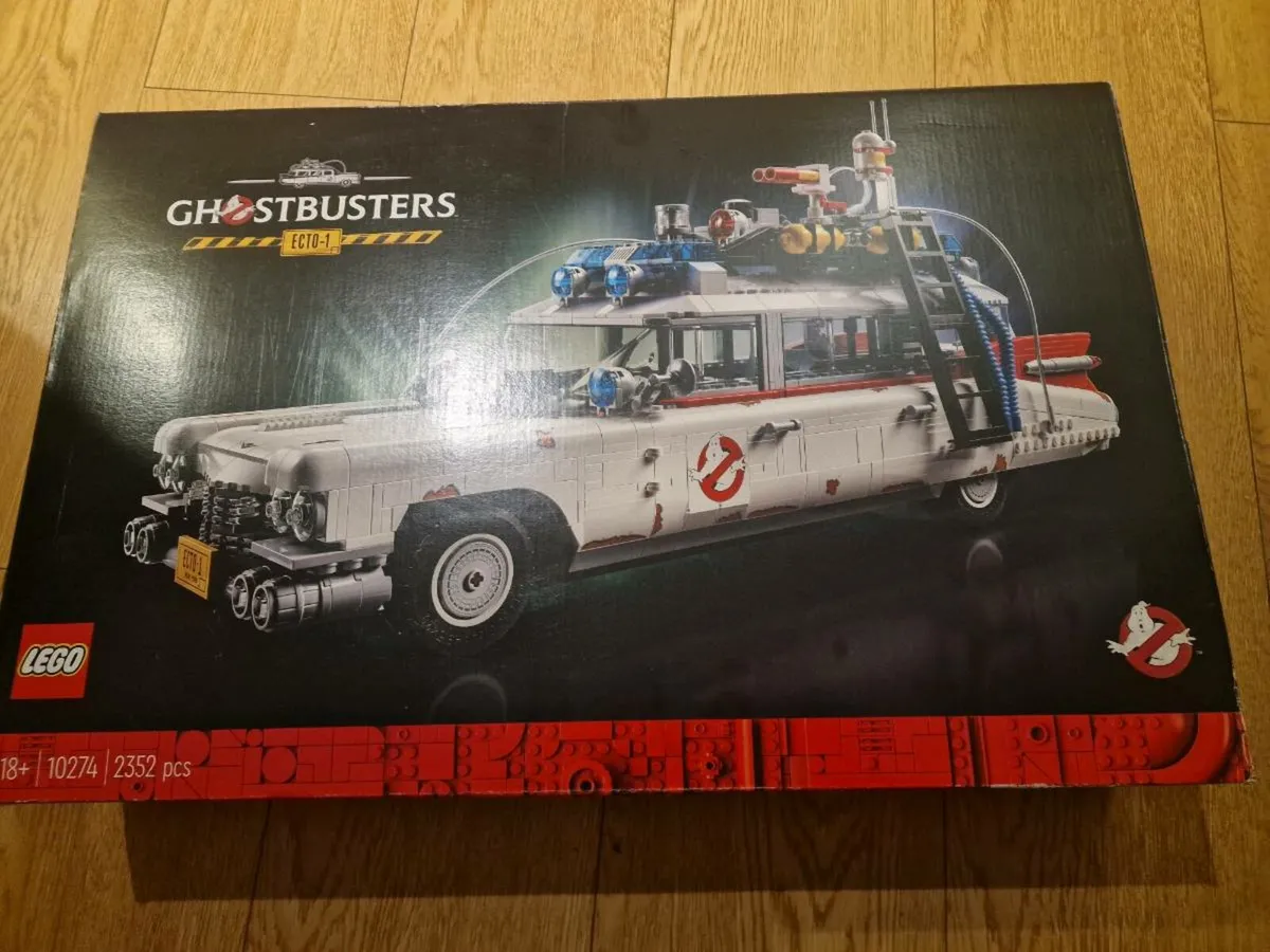 LEGO Creator 10274 Expert Ghostbusters ECTO-1 Car - Image 1