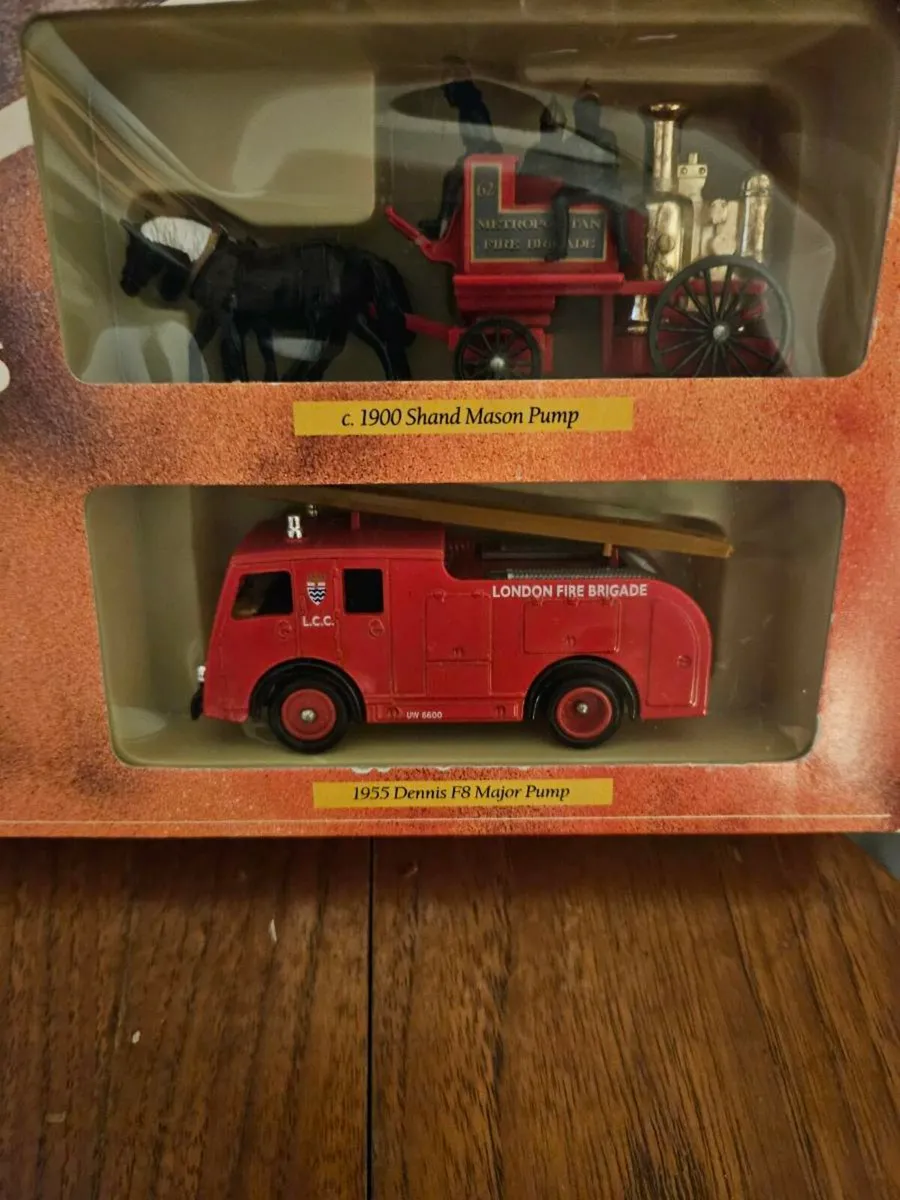 Corgi Lledo Londons Fire Engines - Image 2