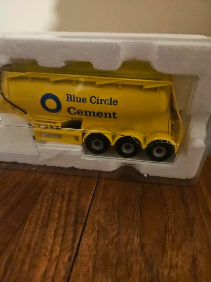 Corgi Blue Circle Cement Trailer - Image 2