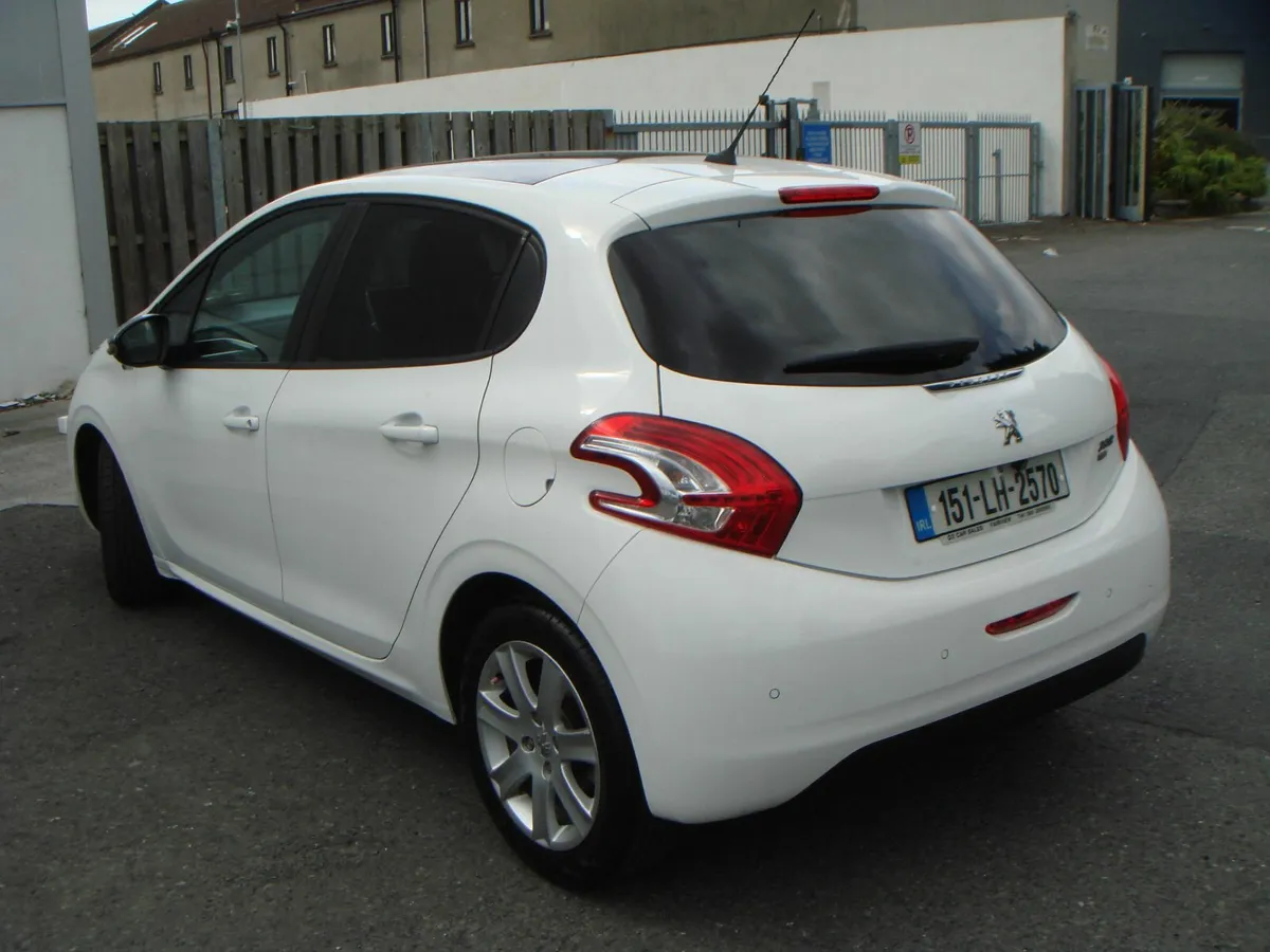 Peugeot 208 diesel 2015 - Image 3