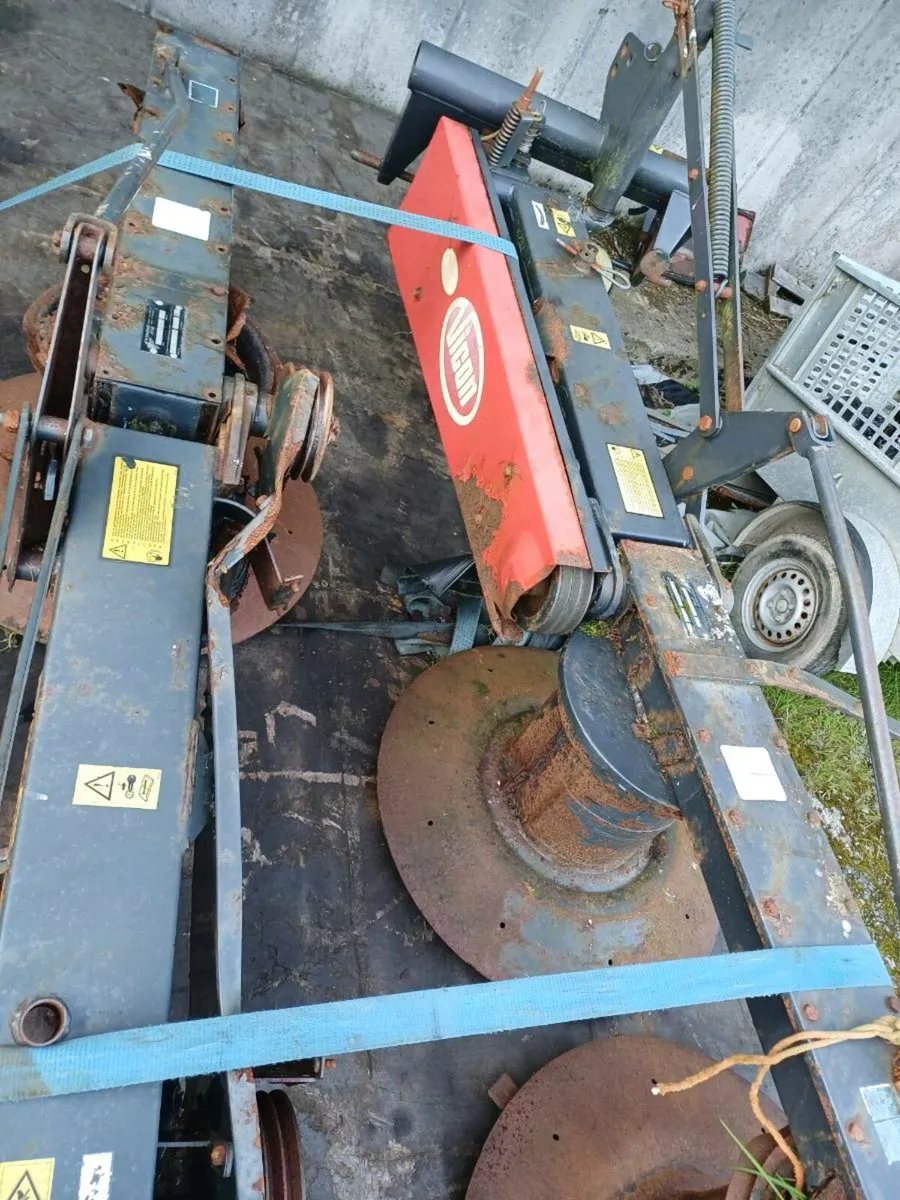 For spares kverneland 5'6 drum mower, also kuhn - Image 1