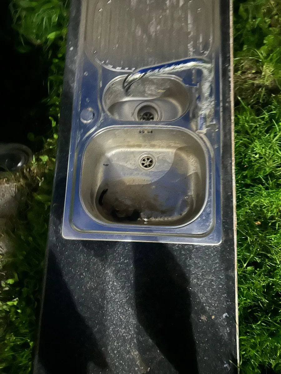 Sink and taps - Image 2