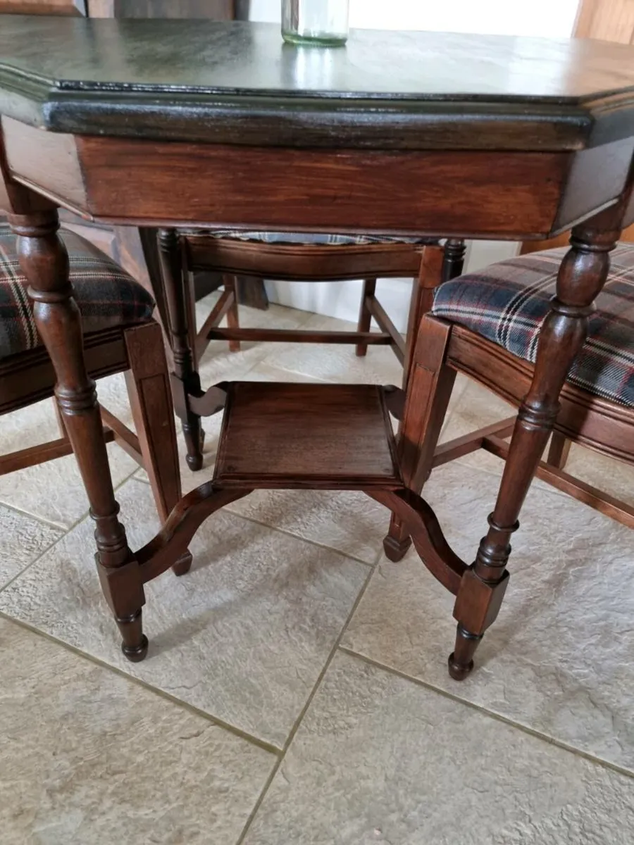 Beautiful Table & 3 Stools...€225 - Image 4