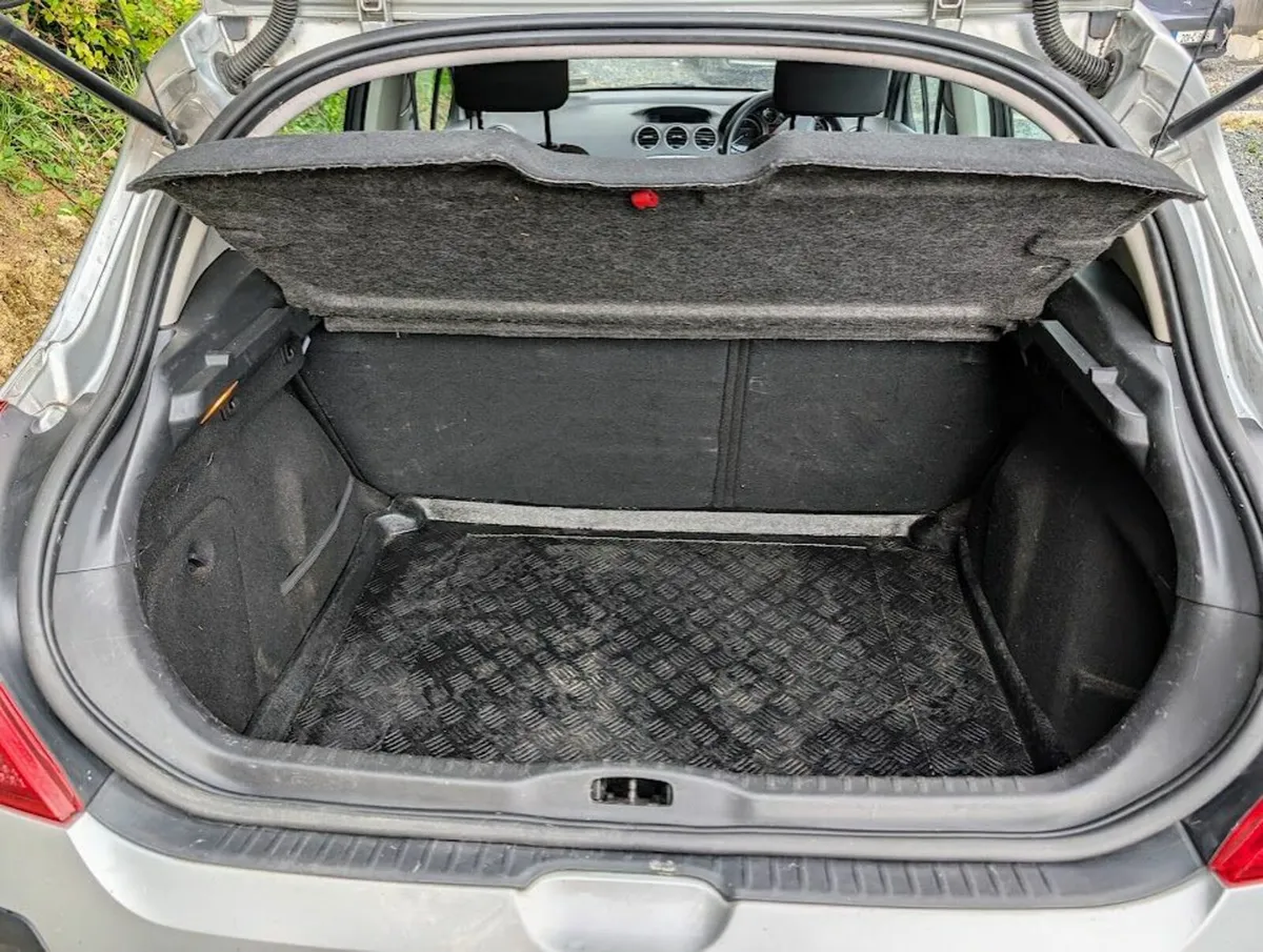 Peugeot 308 2010 - Image 2