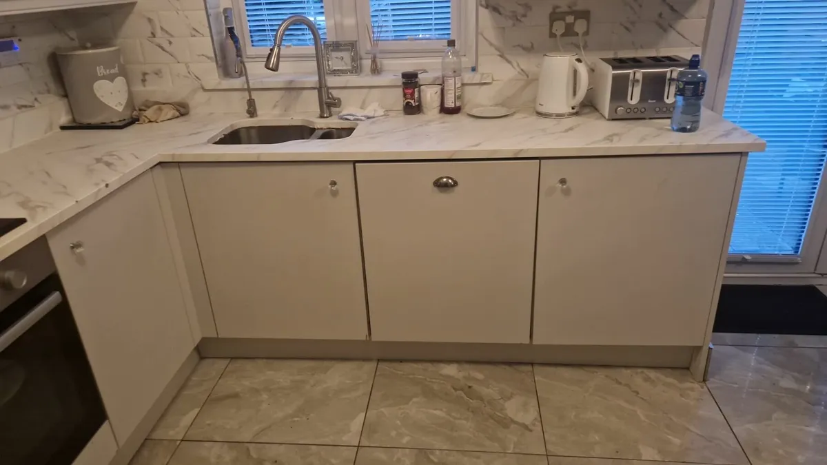 Kitchen presses and granite - Image 4