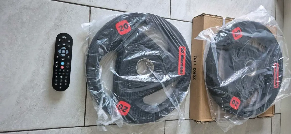 Brand new 2x20 kilo Olympic tri grip weight plates - Image 3