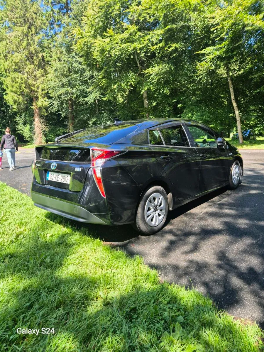 Toyota prius - Image 2