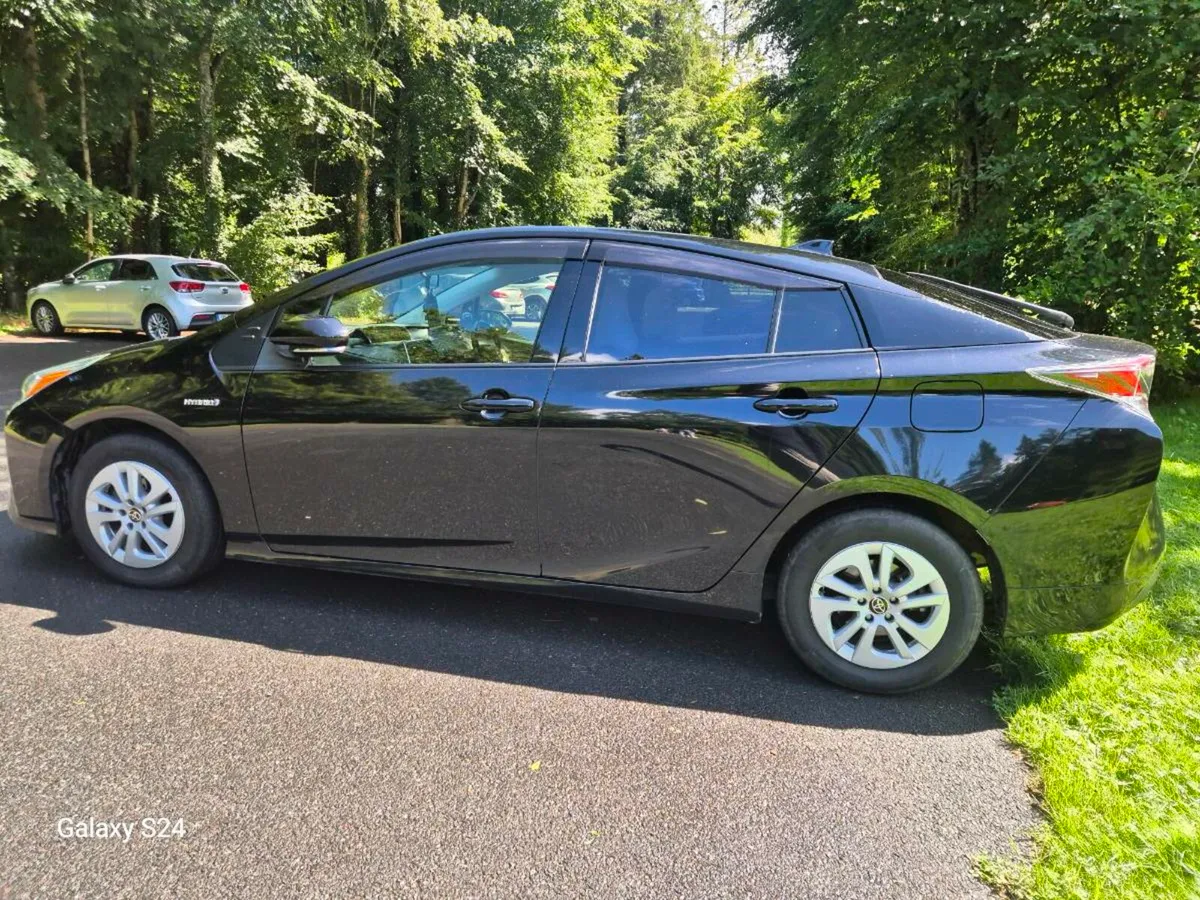 Toyota prius - Image 4