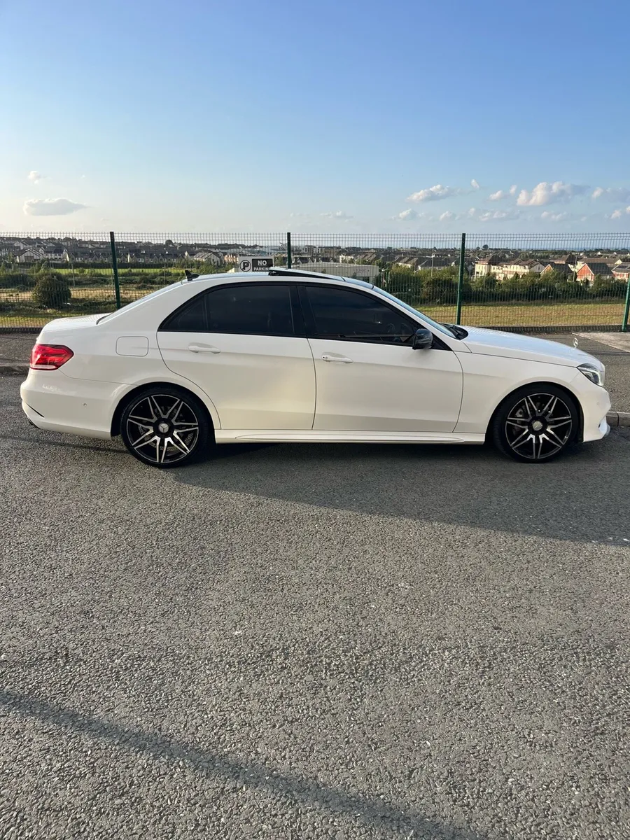 Mercedes E350 AMG NIGHT EDITION PREMIUM,BLUETEC - Image 3