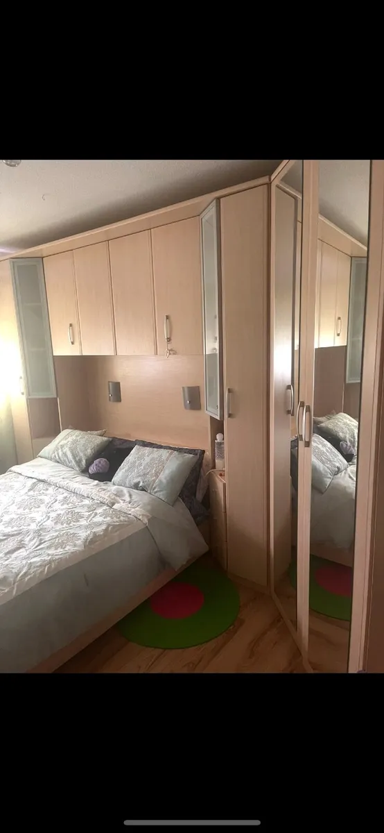 Bedroom set - Image 1
